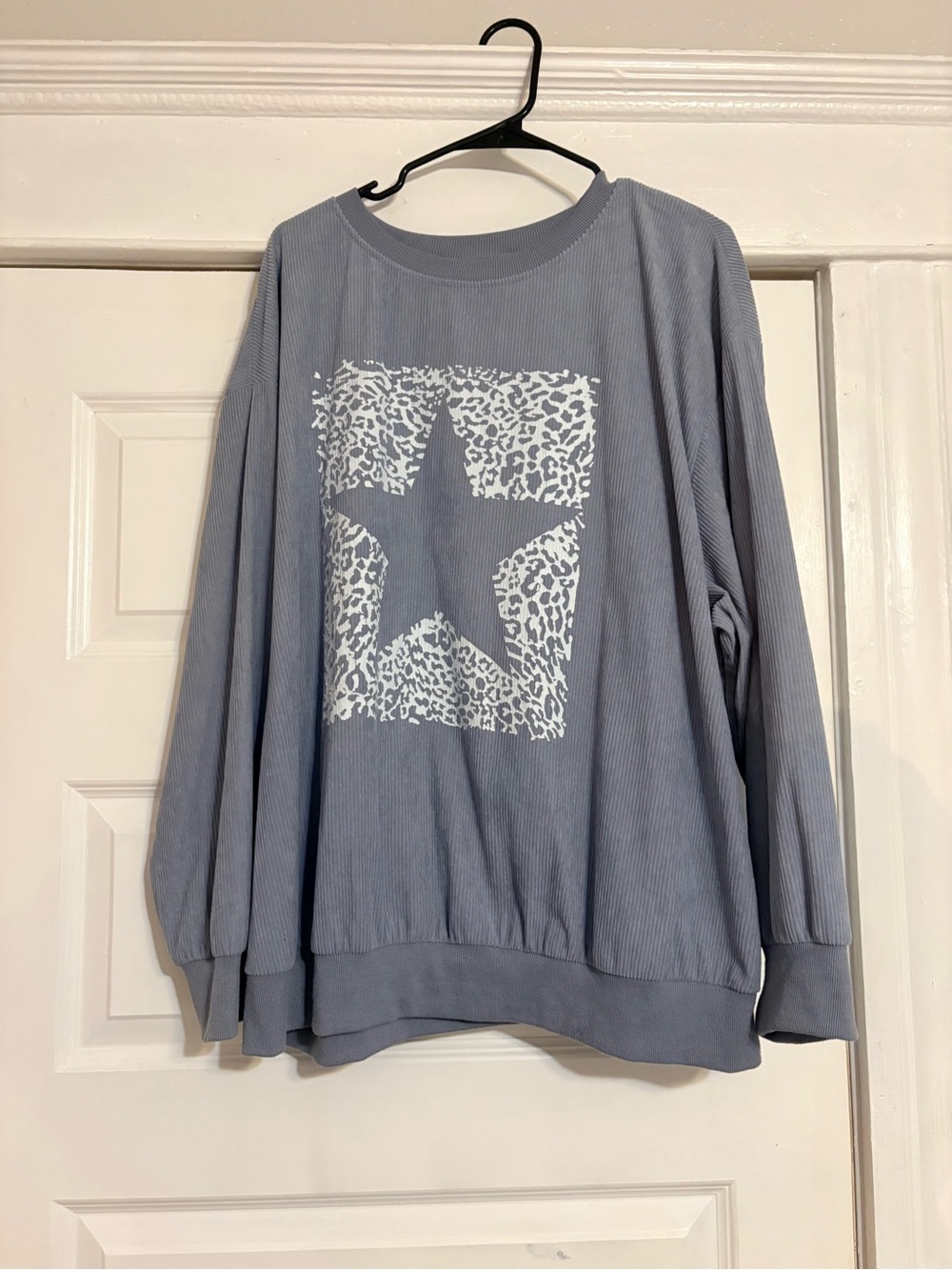 SHEIN Light Blue Gray Star Leopoard Print Pullover Sweatshirt